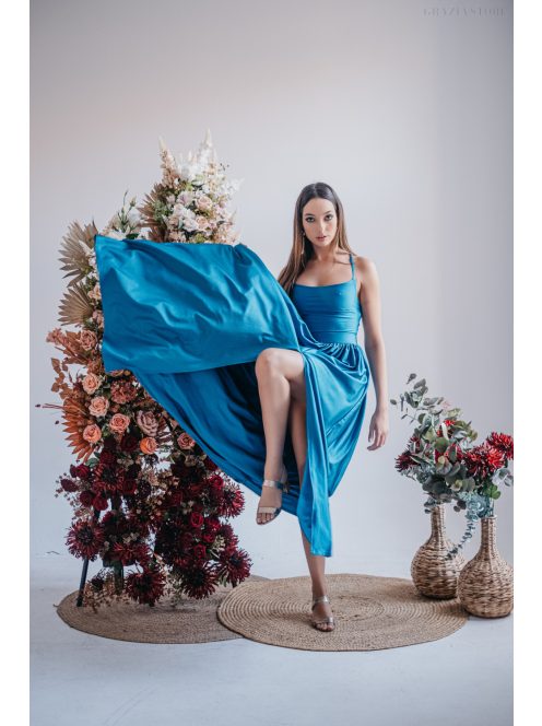 Madleine - maxi šaty s ramienkami na chrbte, vo farbe fondale modrá