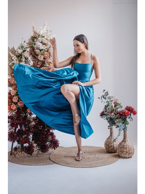 Madleine - maxi šaty s ramienkami na chrbte, vo farbe fondale modrá