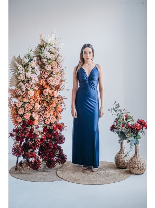 Emili- nariasené maxi šaty s výstrihom do V a tenkými ramienkami, v modrej scuro farbe