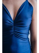 Emili- nariasené maxi šaty s výstrihom do V a tenkými ramienkami, v modrej scuro farbe