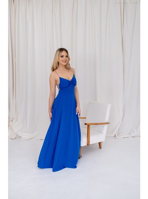 Gitta -  mušelínové maxi šaty so špeciálnym riešením chrbta, v kráľovskej modrej farbe