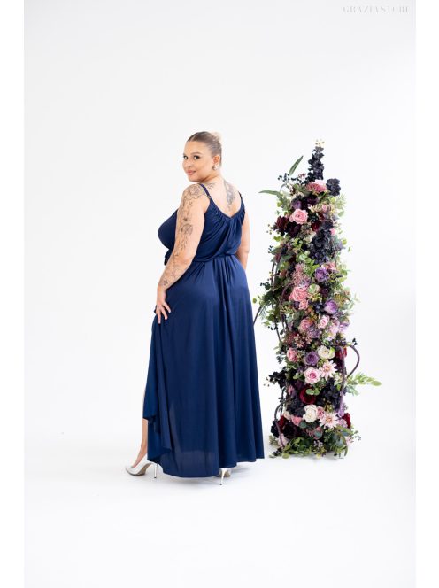 Vanda - maxi šaty s nastaviteľnými ramienkami a zaväzovaním v páse, z light saténového materiálu, v tmavo-modrej farbe