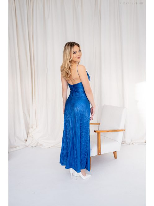 Emili- maxi šaty s výstrihom do V a tenkými ramienkami z lesklej plisovanej látky, v modrej farbe
