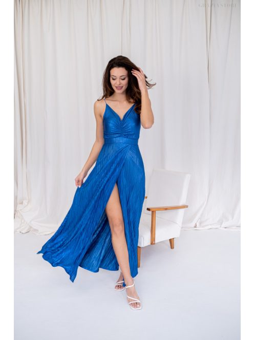 Zita - maxi so špeciálnym riešením chrbta z lesklého plisovaného materiálu, v modrej farbe