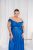 Inez - maxi šaty z lesklého plisovaného materiálu s nariaseným topom a romantickými rukávmi, v modrej farbe