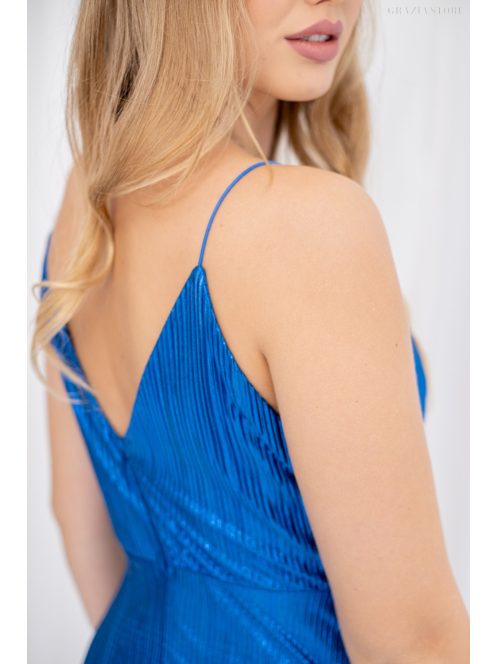 Zelma - maxi šaty z lesklého, plisovaného materiálu so špagetovými ramienkami a hlbokým výstrihom, v modrej farbe
