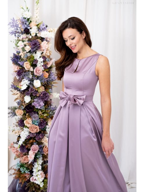 Manka - bezrukávové, saténové maxi šaty, zdobené mašľou v páse, v staroružovej farbe