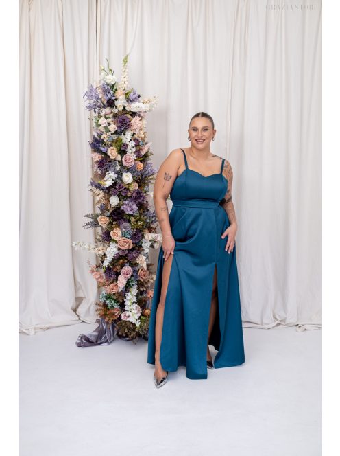 Dália - saténové maxi šaty so zaväzovaním na chrbte, v petrolejovej modrej farbe