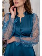 Írisz - maxi šaty so špeciálnym výstrihom, dlhými, štrasovými, tylovými rukávmi zo saténového materiálu, v petrolejovej modrej farbe