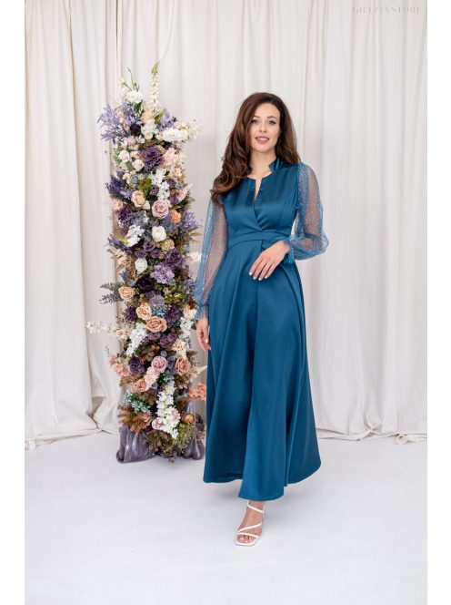 Írisz - maxi šaty so špeciálnym výstrihom, dlhými, štrasovými, tylovými rukávmi zo saténového materiálu, v petrolejovej modrej farbe