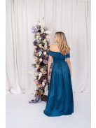 Audrey - maxi šaty so srdiečkovým výstrihom,  zo saténového materiálu, v petrolejovej modrej farbe