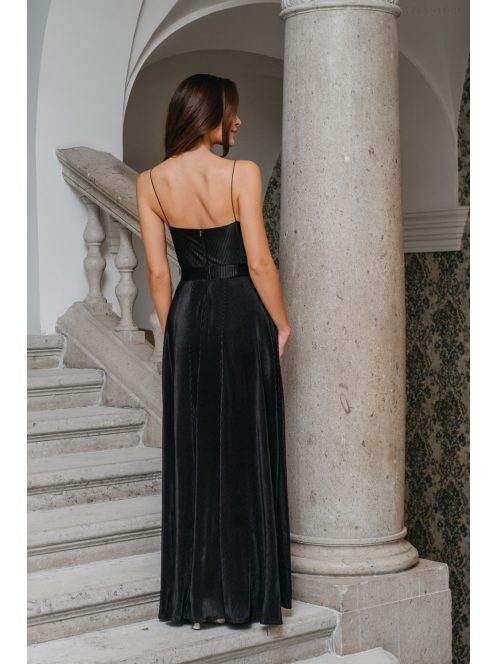 Yvonne - maxi šaty s prekríženým topom  z lesklého, elastického, plisovaného materiálu, v čiernej farbe.