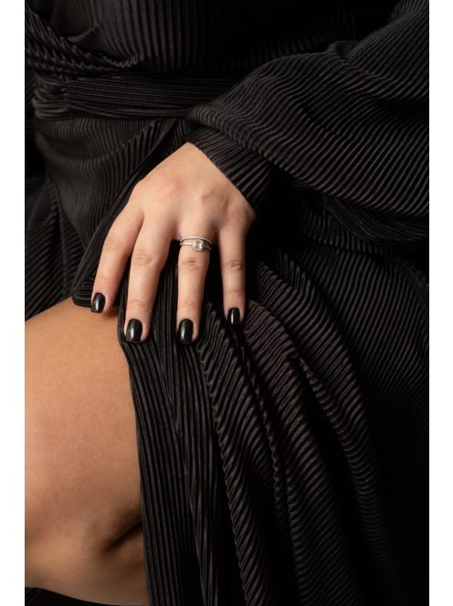 Daisy - preložené, plisované maxi šaty s dlhým rukávom, v čiernej farbe