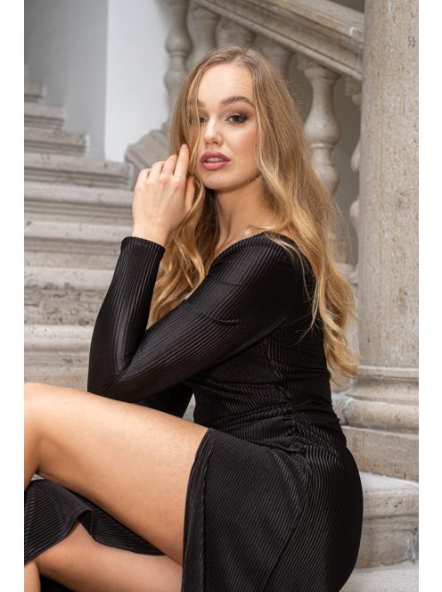 Miranda - plisované maxi šaty s dlhým rukávom, v čiernej farbe