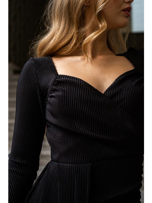 Miranda - plisované maxi šaty s dlhým rukávom, v čiernej farbe