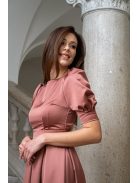 Andrea - saténové maxi šaty s pufovanými rukávmi a špeciálnym vykrojeným chrbtom, v tehlovej farbe