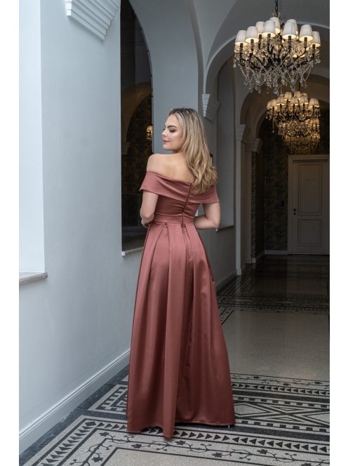 Audrey - saténové maxi šaty so srdiečkovým výstrihom, v tehlovej farbe