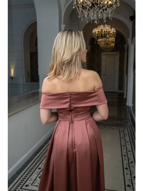 Audrey - saténové maxi šaty so srdiečkovým výstrihom, v tehlovej farbe