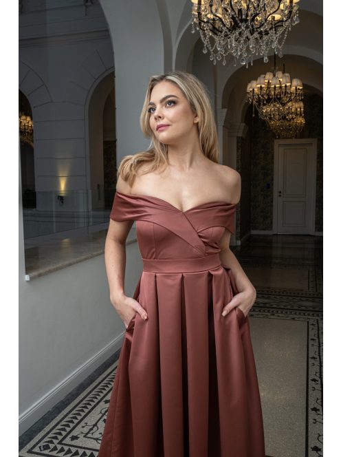 Audrey - saténové maxi šaty so srdiečkovým výstrihom, v tehlovej farbe