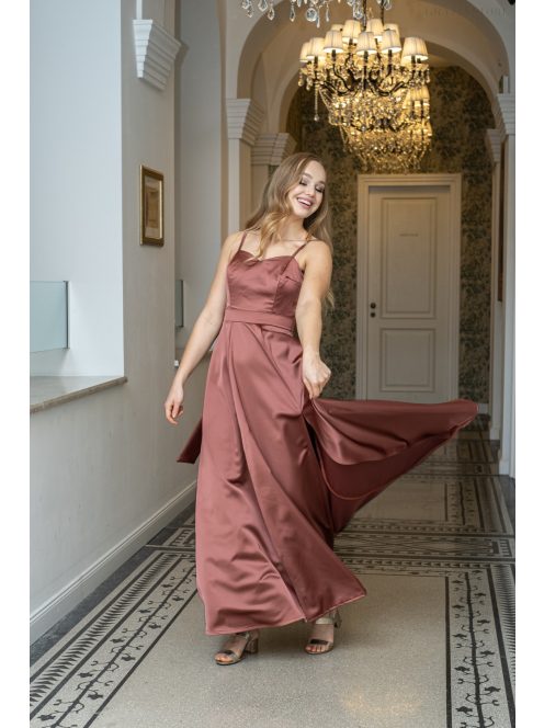 Dália - saténové maxi šaty tehlovej farby, so zaväzovaním na chrbte