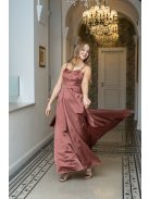 Dália - saténové maxi šaty tehlovej farby, so zaväzovaním na chrbte