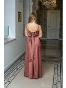 Dália - saténové maxi šaty tehlovej farby, so zaväzovaním na chrbte