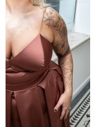 Zenina - saténové maxi šaty s výstrihom do V a špagetovými ramienkami, v tehlovej farbe