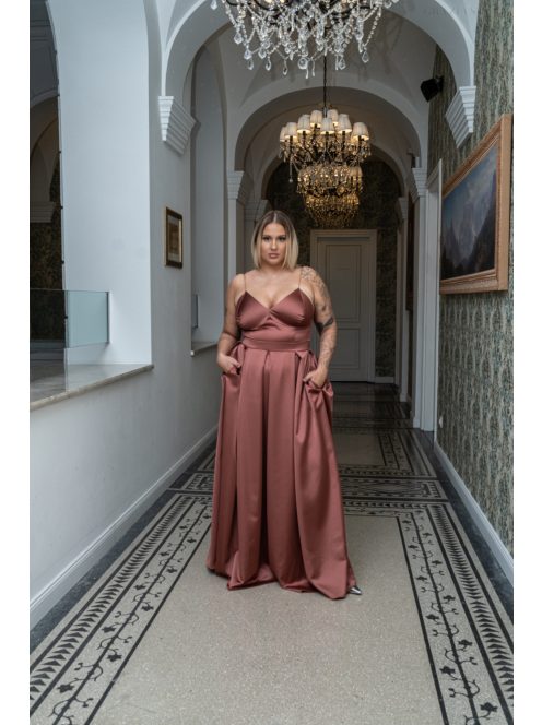 Zenina - saténové maxi šaty s výstrihom do V a špagetovými ramienkami, v tehlovej farbe