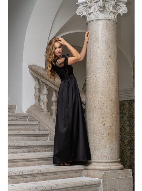 Ramóna - čierne maxi šaty s mierne pufovanými rukávmi, nariaseným výstrihom, zo saténovej látky a trblietavým tylom