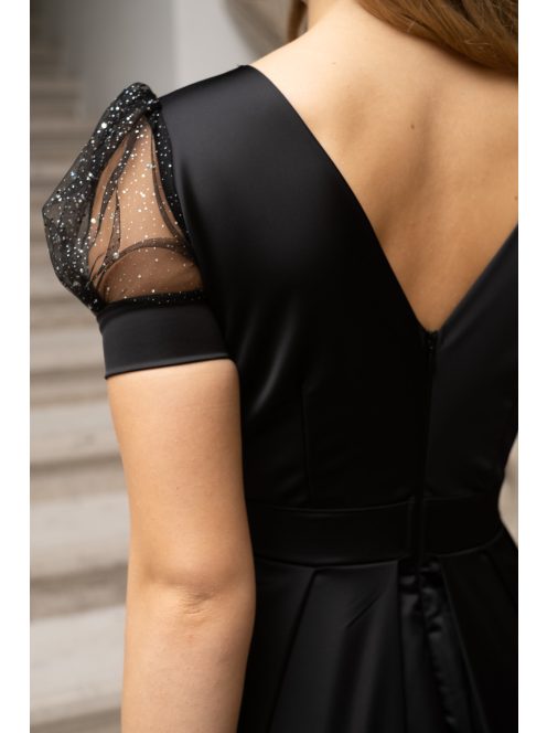 Ramóna - čierne maxi šaty s mierne pufovanými rukávmi, nariaseným výstrihom, zo saténovej látky a trblietavým tylom