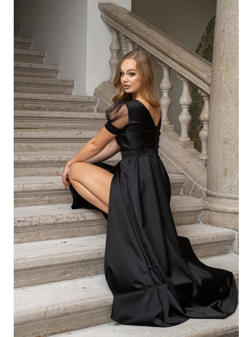 Ramóna - čierne maxi šaty s mierne pufovanými rukávmi, nariaseným výstrihom, zo saténovej látky a trblietavým tylom