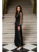 Írisz - saténové maxi šaty so špeciálnym výstrihom a dlhými tylovými rukávmi so štrasom, v čiernej farbe