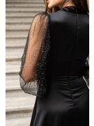 Írisz - saténové maxi šaty so špeciálnym výstrihom a dlhými tylovými rukávmi so štrasom, v čiernej farbe