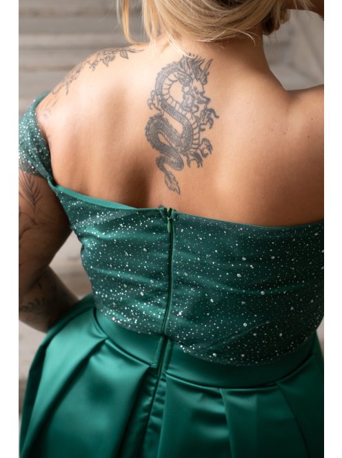 Inez - romantické, saténové maxi šaty s nariaseným topom a trblietavým tylom, v zelenej farbe