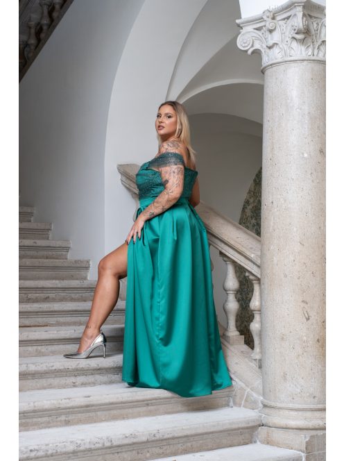 Inez - romantické, saténové maxi šaty s nariaseným topom a trblietavým tylom, v zelenej farbe