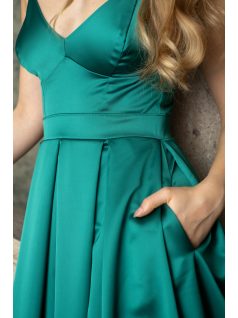   Zenina - saténové maxi šaty s výstrihom do V a špagetovými ramienkami, v zelenej farbe