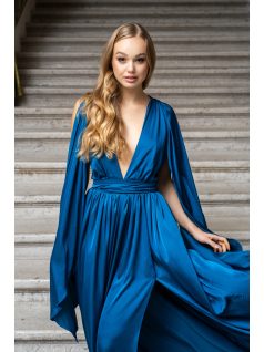   Scarlett - špeciálne maxi šaty s prekríženou látkou na chrbte zo saténového materiálu, v petrolejovej farbe 