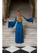 Scarlett - špeciálne maxi šaty s prekríženou látkou na chrbte zo saténového materiálu, v petrolejovej farbe 