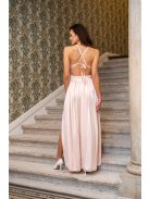 Emma - broskyňové maxi šaty s výstrihom do V so špeciálnym zadným dielom z ľahkého saténového materiálu