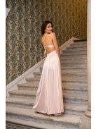 Emma - broskyňové maxi šaty s výstrihom do V so špeciálnym zadným dielom z ľahkého saténového materiálu