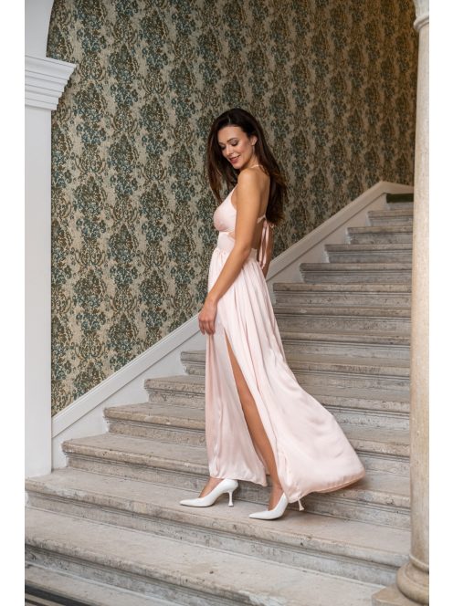 Emma - broskyňové maxi šaty s výstrihom do V so špeciálnym zadným dielom z ľahkého saténového materiálu