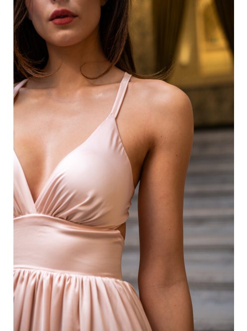 Emma - broskyňové maxi šaty s výstrihom do V so špeciálnym zadným dielom z ľahkého saténového materiálu