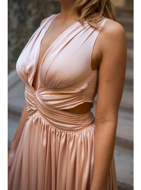 Kamilla - špeciálne maxi šaty so šnurovaním na chrbte, z light saténového materiálu,  v broskyňovej farbe