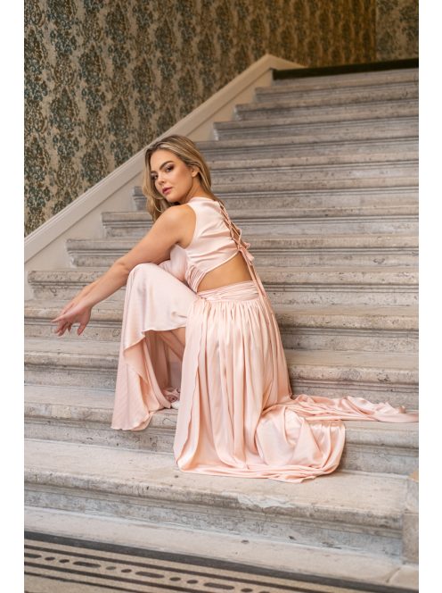 Kamilla - špeciálne maxi šaty so šnurovaním na chrbte, z light saténového materiálu,  v broskyňovej farbe