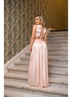   Kamilla - špeciálne maxi šaty so šnurovaním na chrbte, z light saténového materiálu, v broskyňovej farbe