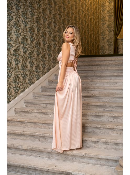 Kamilla - špeciálne maxi šaty so šnurovaním na chrbte, z light saténového materiálu, v broskyňovej farbe