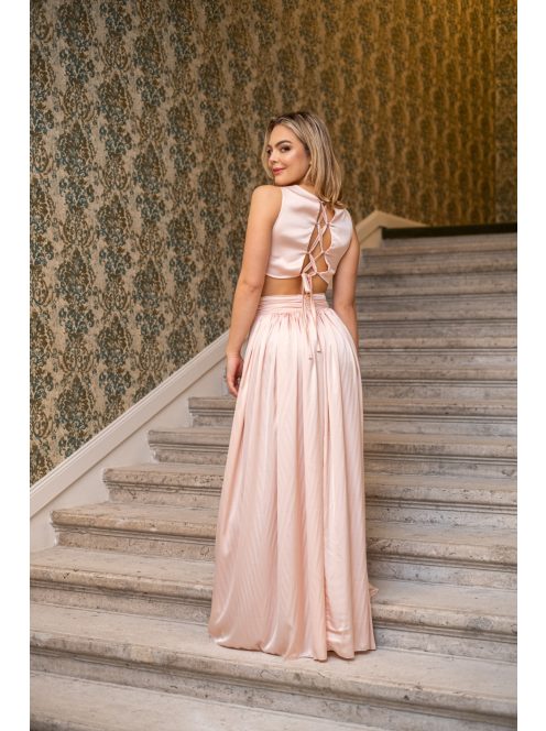 Kamilla - špeciálne maxi šaty so šnurovaním na chrbte, z light saténového materiálu, v broskyňovej farbe