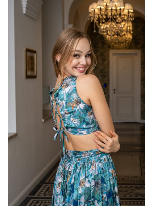 Kamilla - špeciálne maxi šaty so šnurovaním na chrbte, vzorované, z light saténového materiálu