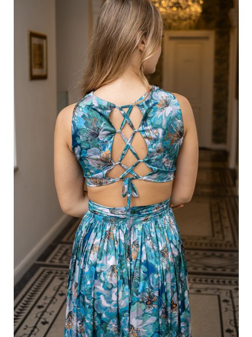 Kamilla - špeciálne maxi šaty so šnurovaním na chrbte, vzorované, z light saténového materiálu