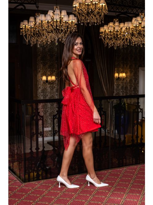 Scarlett - špeciálne mini šaty s prekríženou látkou na chrbte, v červenej farbe z elastického materiálu so štrasovým tylom